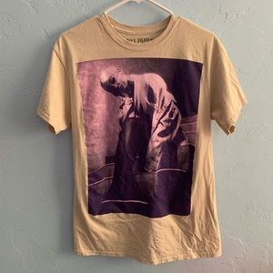 Ariana Grande filtered staircase t-shirt